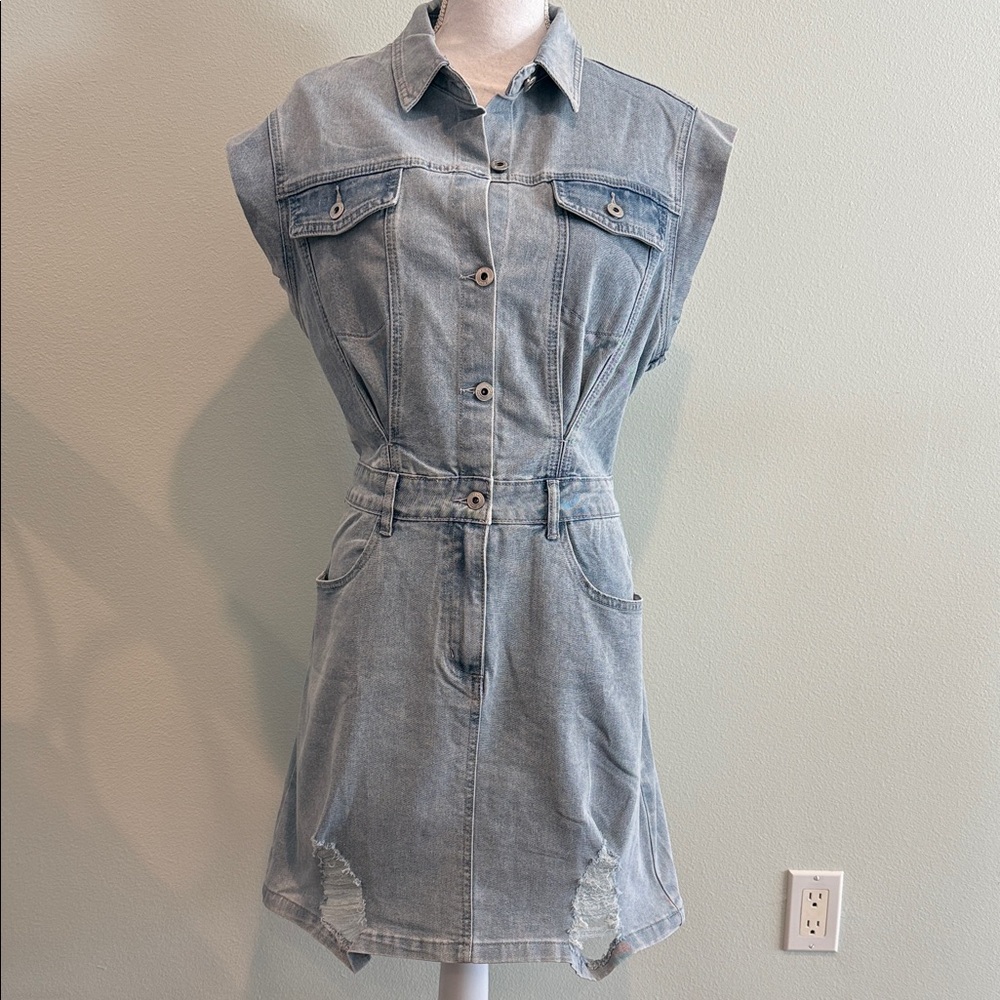 TRES CHIC  Denim Dress distressed Size large